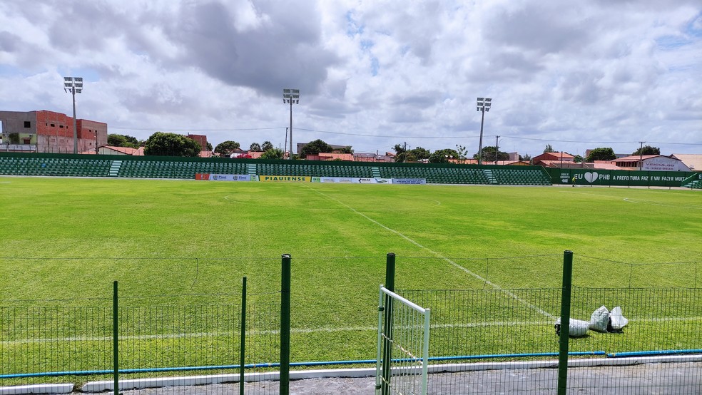 Jornal da Parnaíba: Ferroviário estreia no Pedro Alelaf domingo na