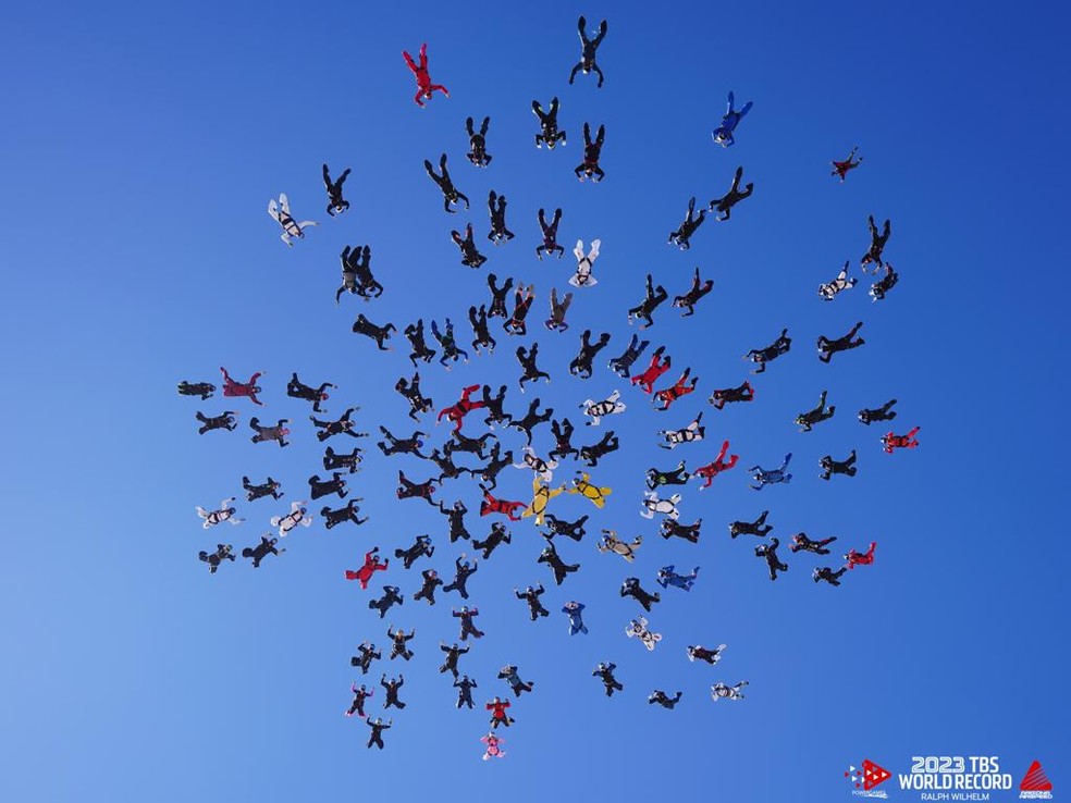 108 paraquedistas realizaram salto para recorde mundial no dia 26 de outubro — Foto: Ralph Wilhelm/TBS World Record