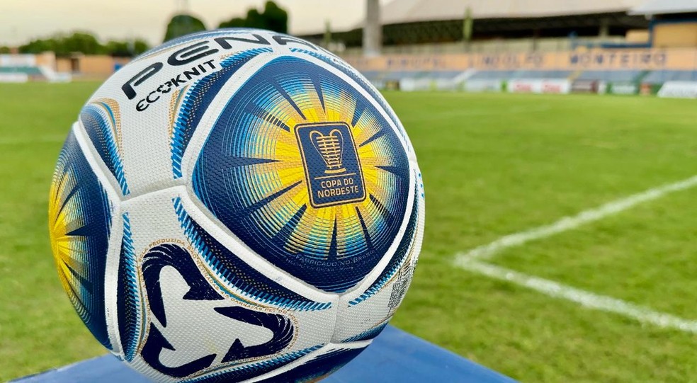 Bola da Copa do Nordeste 2024 — Foto: Josiel Martins