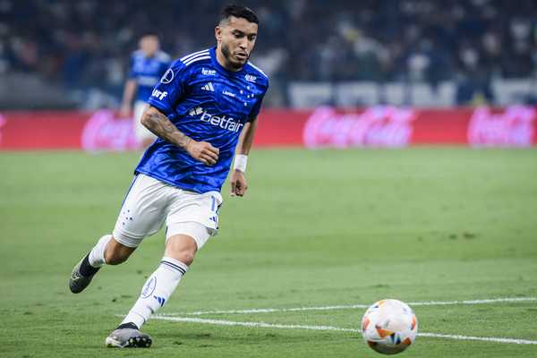 William: lateral do Cruzeiro se destaca como líder em gols no Brasil 2024