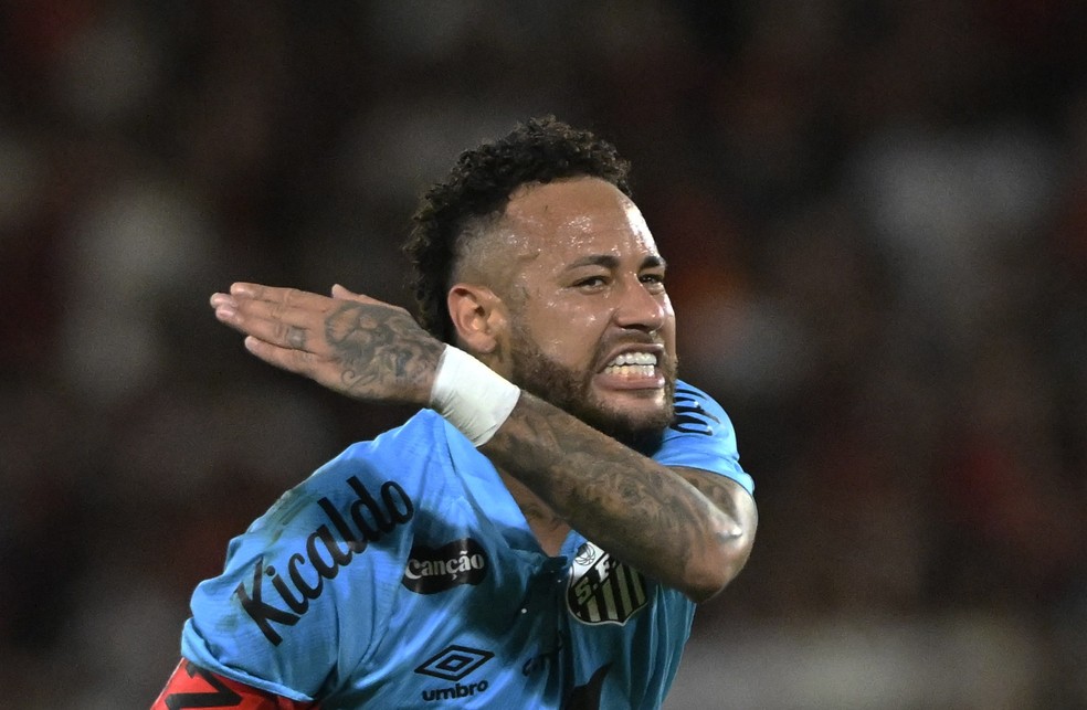 Neymar durante jogo entre Flamengo x Santos — Foto: André Durão