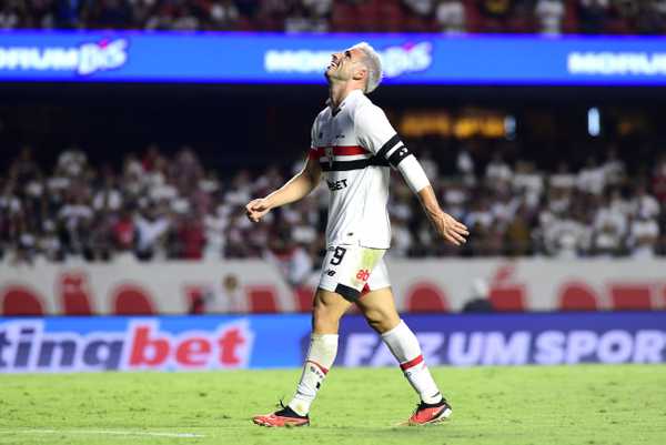 Calleri suspenso para clássico entre São Paulo e Palmeiras no Brasileirão.