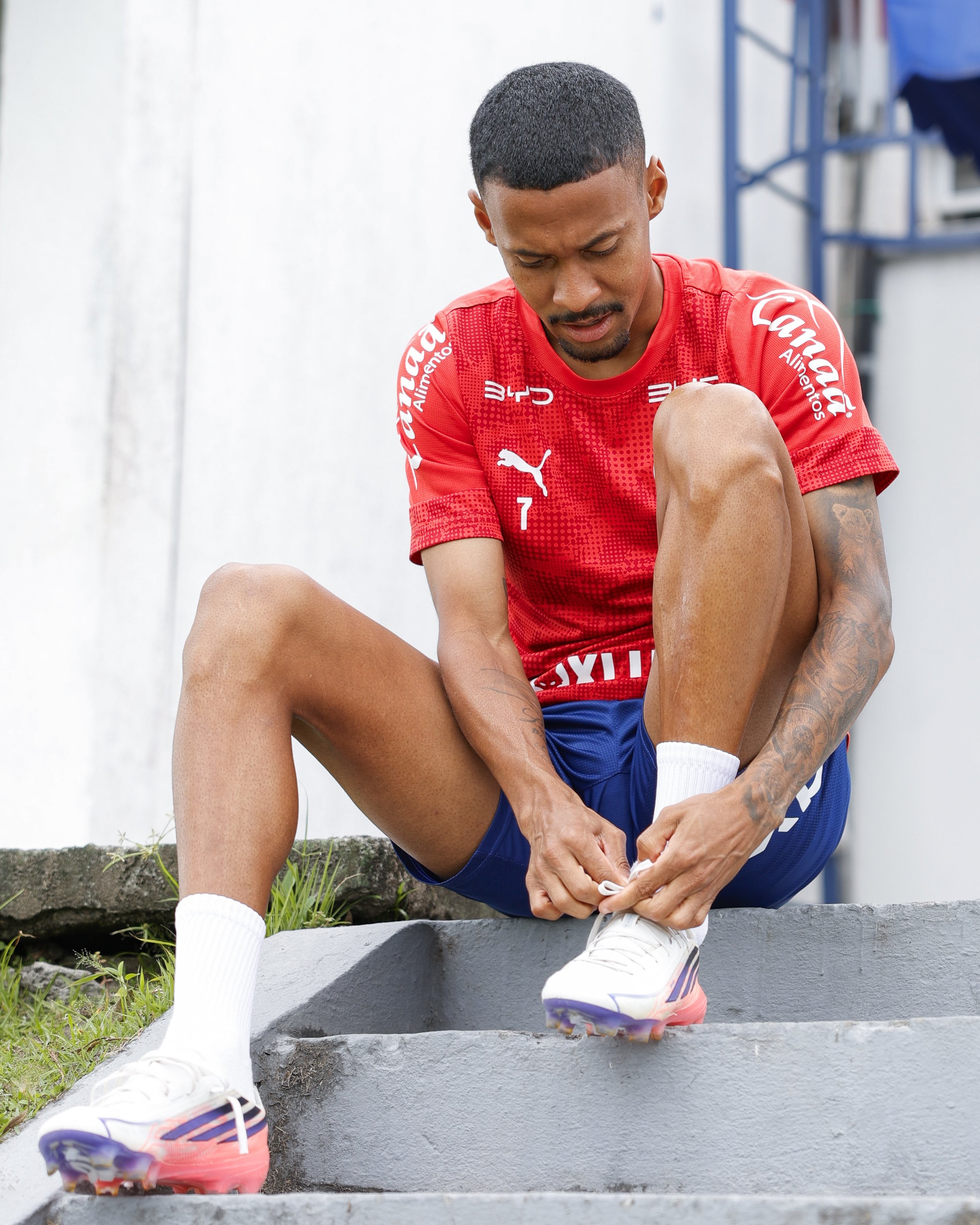 Ademir treina normalmente e vira opção do Bahia contra o Internacional