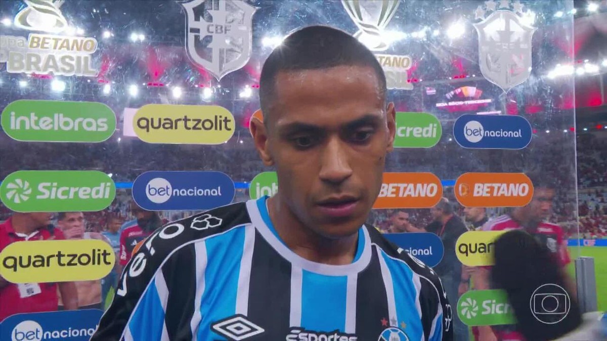 Bruno Alves reclama de pênalti contra o Grêmio em eliminação para o Flamengo: Falta de critério