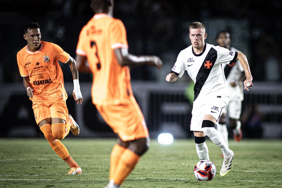 Maxime Dominguez em ação em Vasco x Nova Iguaçu — Foto: Matheus Lima/Vasco