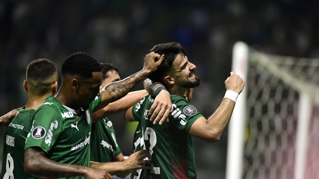 Flaco López comemora gol do Palmeiras contra o Sporting Cristal