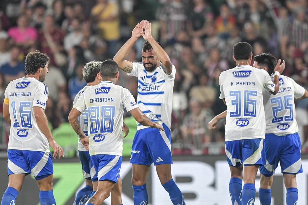 Fabrício Bruno comemora gol pelo Cruzeiro — Foto: Thiago Ribeiro/AGIF