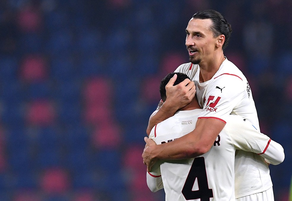 Ibrahimovic faz contra e a favor, Milan bate Bologna e assume a