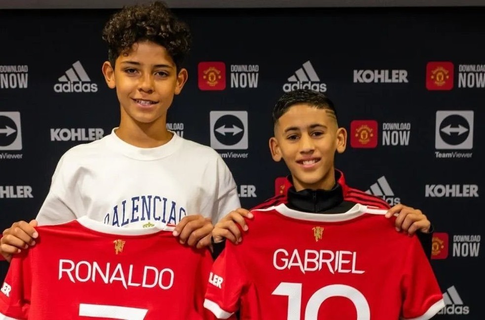 JJ Gabriel foi apresentado na base do United junto a filho de Cristiano Ronaldo.