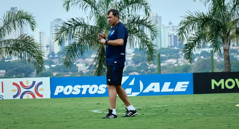 Fábio Carille deve promover várias mudanças na equipe titular do Goiás — Foto: Rosiron Rodrigues/GEC