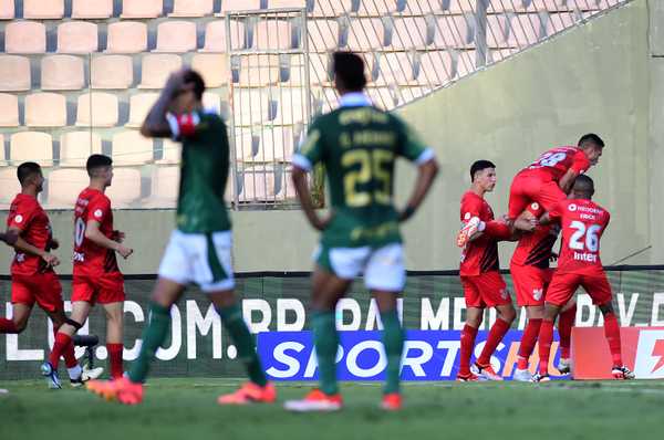 Atuação irreconhecível! Veiga perde penalti, Palmeiras desempenha mal e sofre derrota inesperada em Barueri