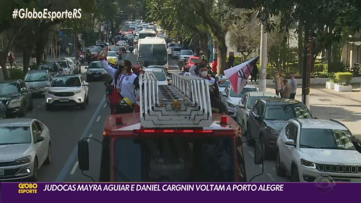 Medalhistas Mayra Aguiar e Daniel Cargnin voltam a Porto Alegre e