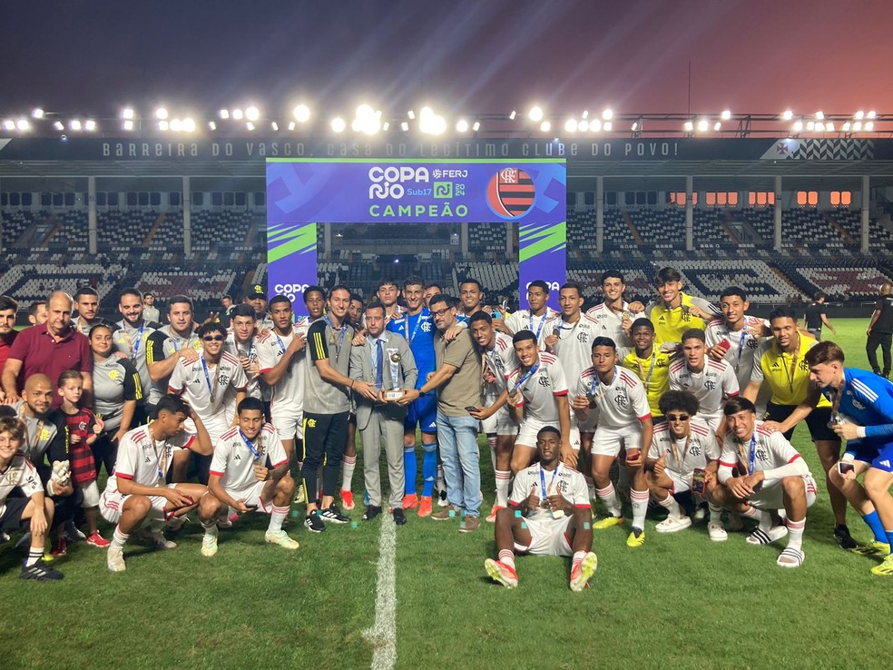 Flamengo campeão da Copa Rio sub-17 em São Januário — Foto: Thales Soares / ge
