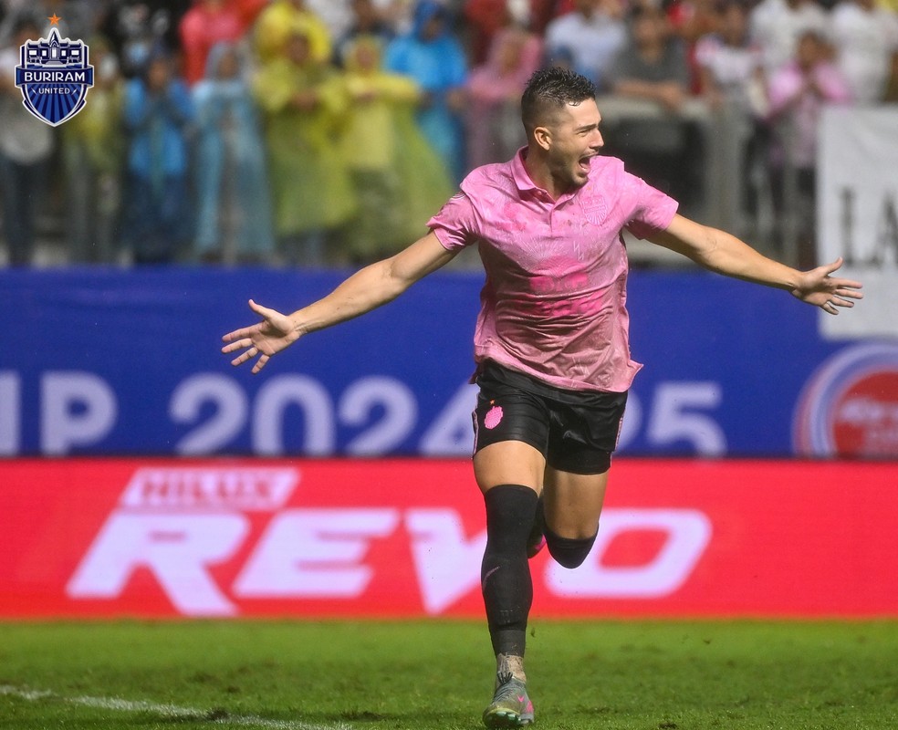 Guilherme Bissoli comemora gol pelo Buriram United