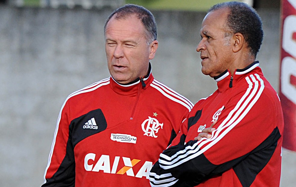 Mano Menezes e Jayme de Almeida no treino do Flamengo — Foto: Alexandre Vidal/Fla Imagem
