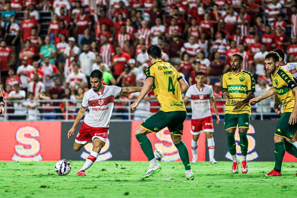 CRB fez um bom jogo contra o Cuiabá — Foto: Ailton Cruz