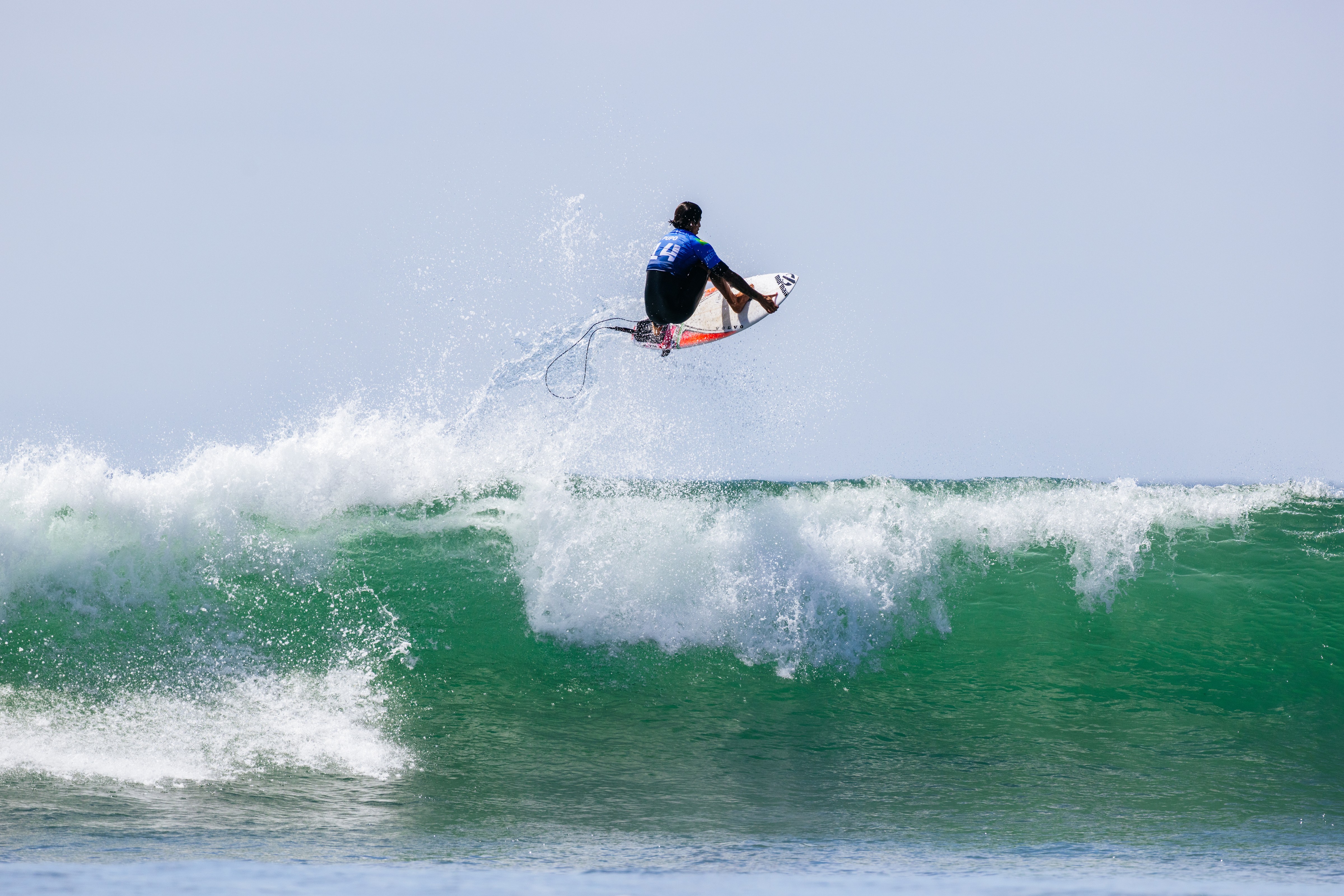 WSL: Miguel Pupo vence Kanoa Igarashi com virada no fim e é campeão em Trestles