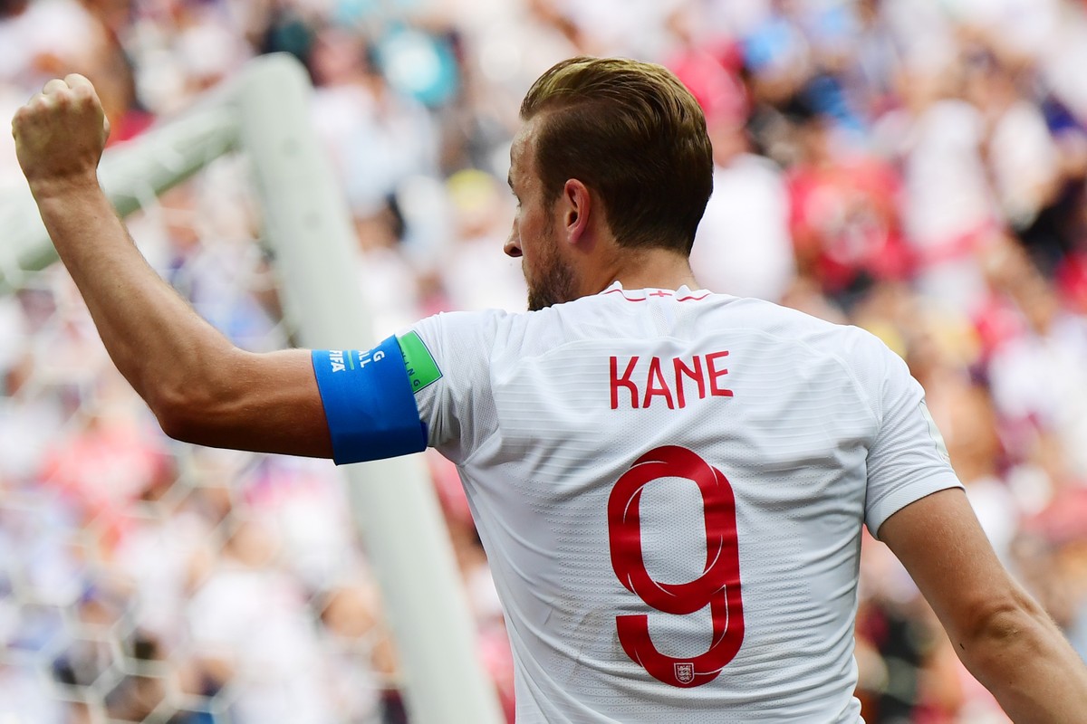 Harry Kane faz três gols, supera CR7 e Lukaku na artilharia da Copa e pede música no Fantástico