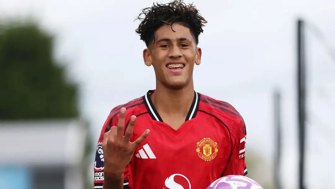 Real Madrid e Barcelona disputam "Kid Messi", joia de 15 anos que pediu para deixar o United