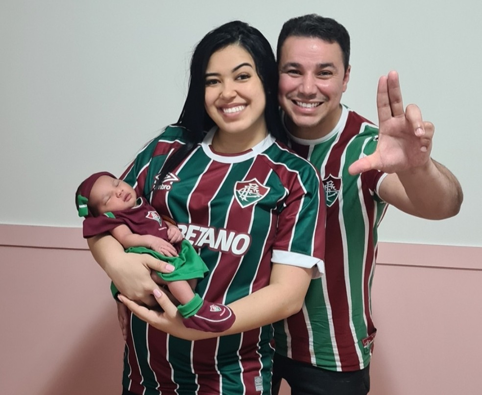 Laura Nense, Jamylle e Wagner. Pai fanático pelo Fluminense registrou a filha com o nome do clube — Foto: Arquivo pessoal