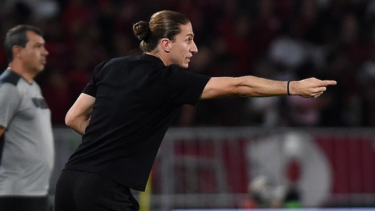 Filipe Luís recusa proposta do Fenerbahçe por seguir projeto no Fla - Clube turco ofereceu uma compensação financeira ao Rubro-Negro, que também não tem interesse em perder o treinador