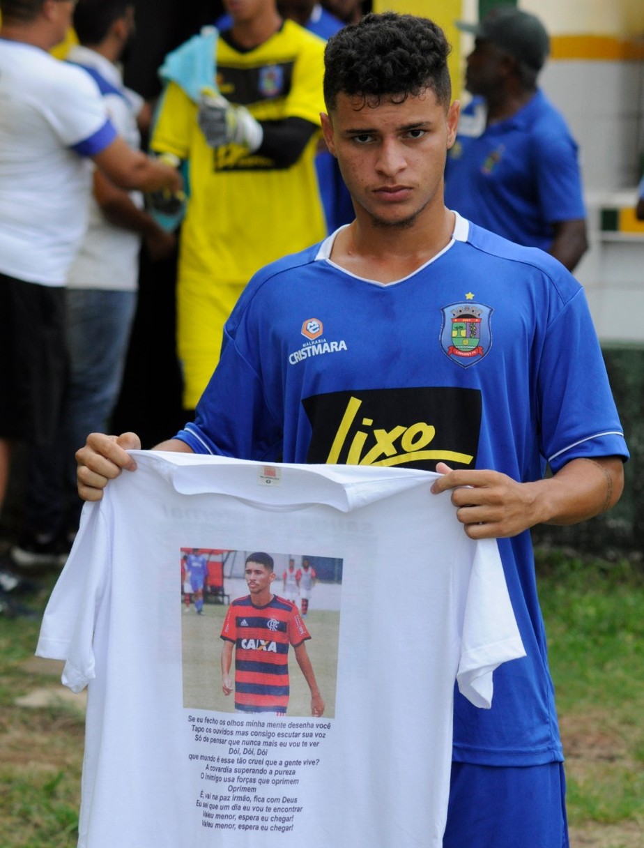 Meia Wesley Souza homenageia o amigo Rykelmo, morto na tragédia do Ninho do  Urubu, futebol