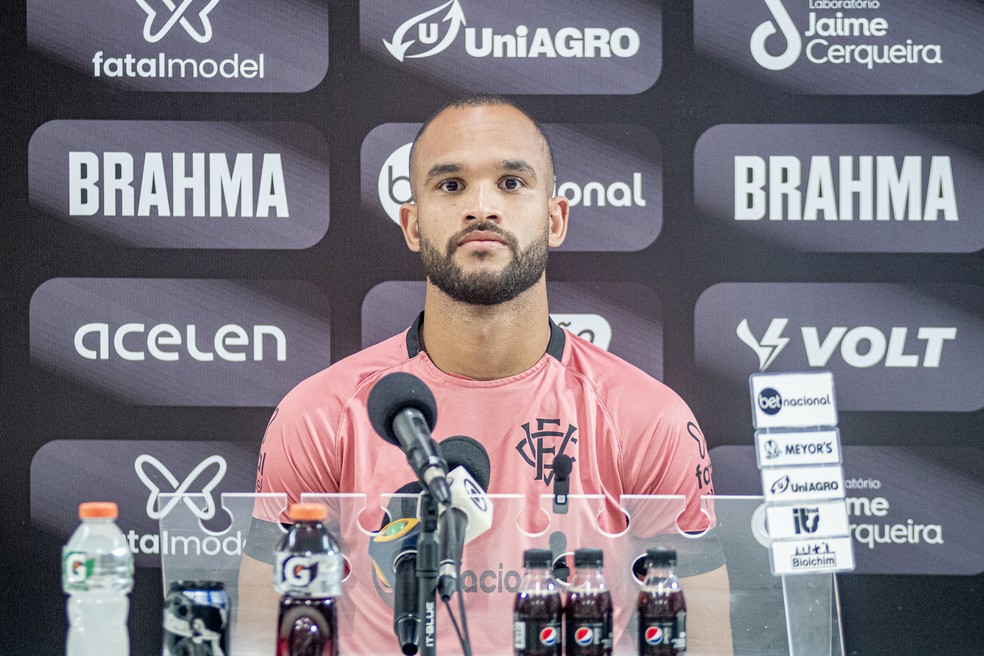 Futsal joga-se com a cabeça, não é com os pés”. Entrevista a João