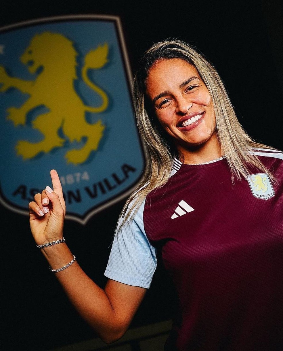 Medalhista olímpica com o Brasil, Gabi Nunes é a nova atacante do Aston Villa — Foto: Divulgação / Aston Villa