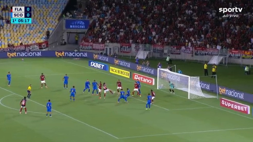 Chance perdida por Paquet� em Flamengo x Sampaio Corr�a � Foto: Reprodu��o / sportv