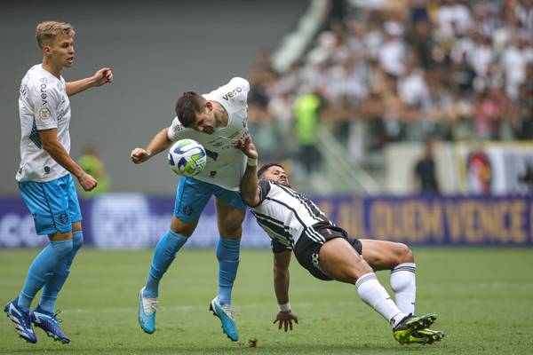 Grêmio sofre mais gols que ano do rebaixamento, mas produção do ataque sustenta campanha