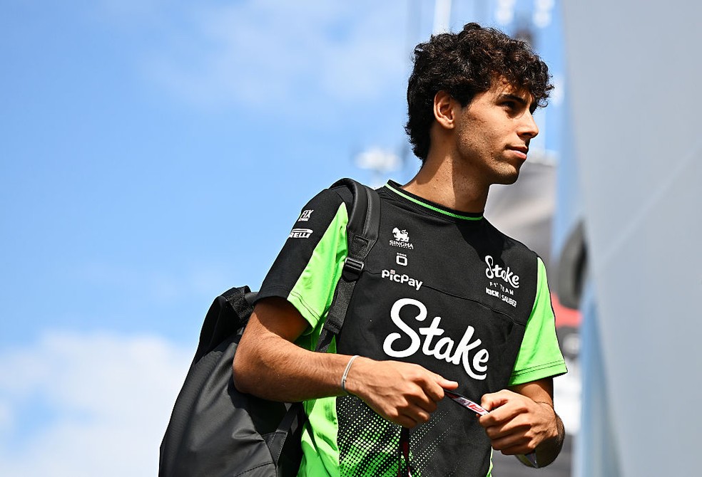 Gabriel Bortoleto antes do 3º treino livre para o GP da Hungria — Foto: Guido De Bortoli/LAT Images