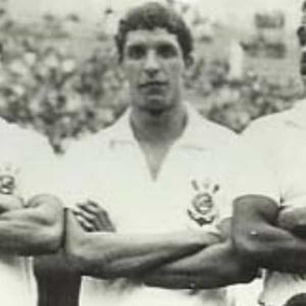 Morre Dirceu Alves, ex-volante de Corinthians e Cruzeiro - Luto no Futebol Brasileiro.