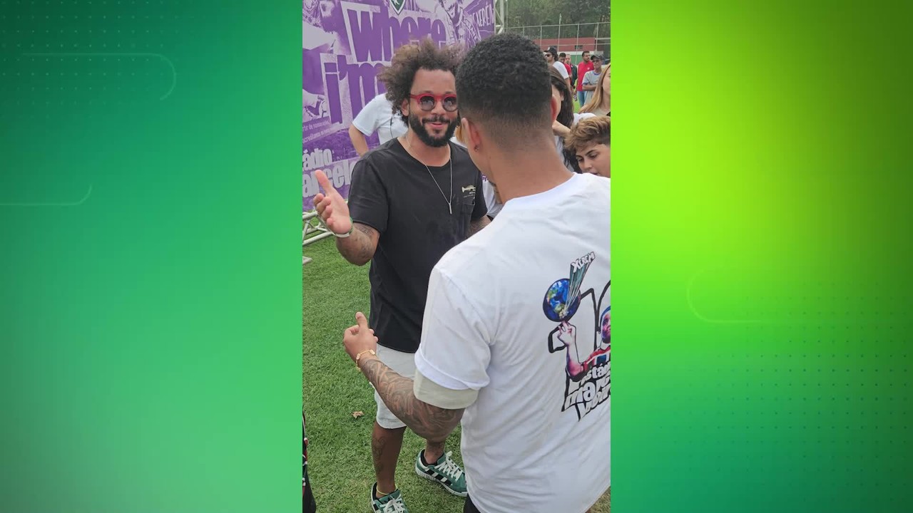 Marcelo é homenageado pelo Fluminense no CTapp de fazer apostaXerém