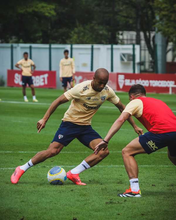 São Paulo realiza treino no CT em apoio à campanha Outubro Rosa