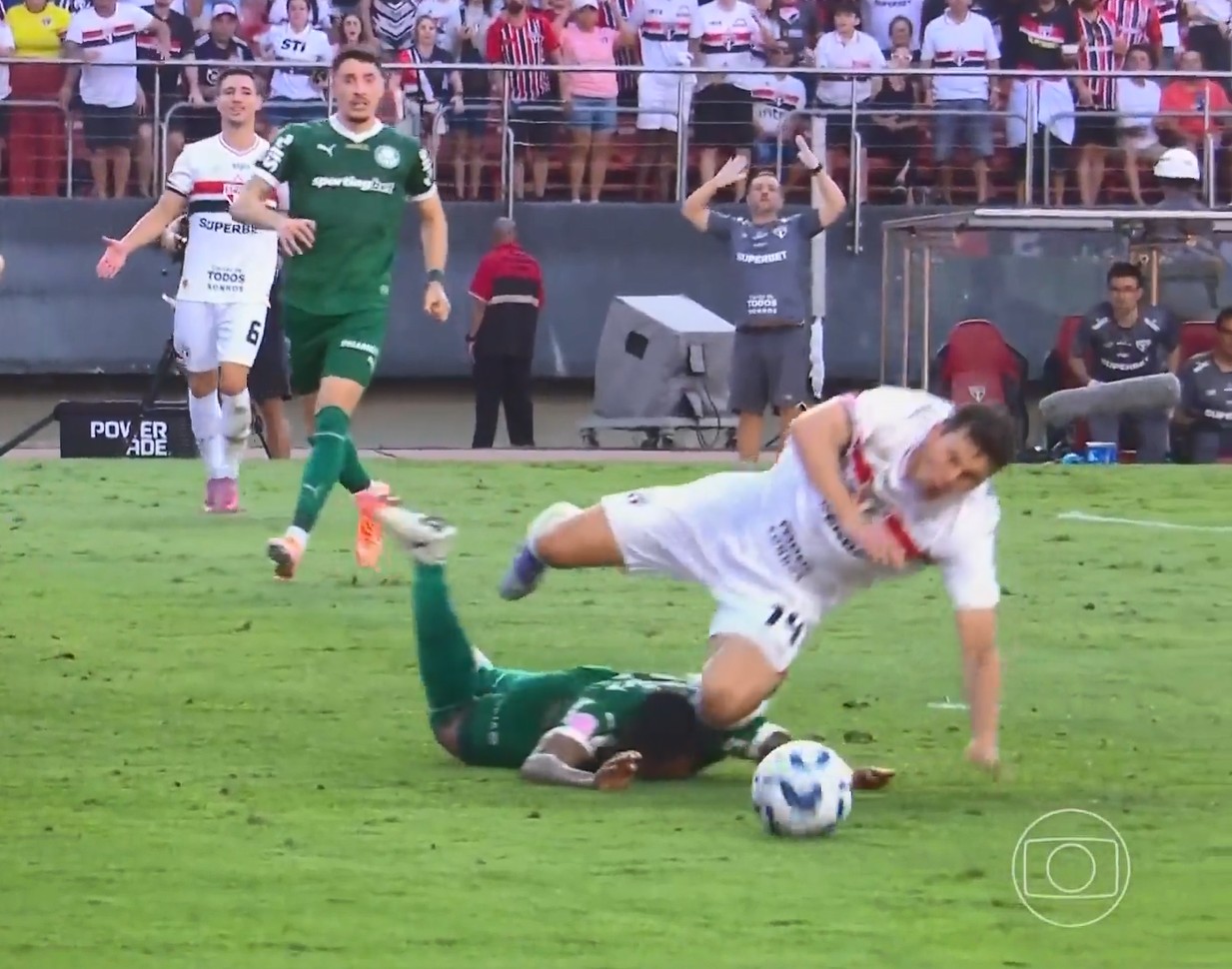 Comentaristas do sportv detonam não marcação de pênalti em São Paulo x ...
