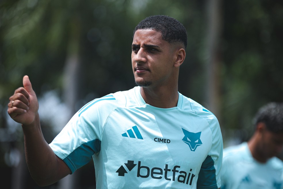 Fernando voltou ao Cruzeiro e foi reintegrado  — Foto: Gustavo Martins/ Cruzeiro