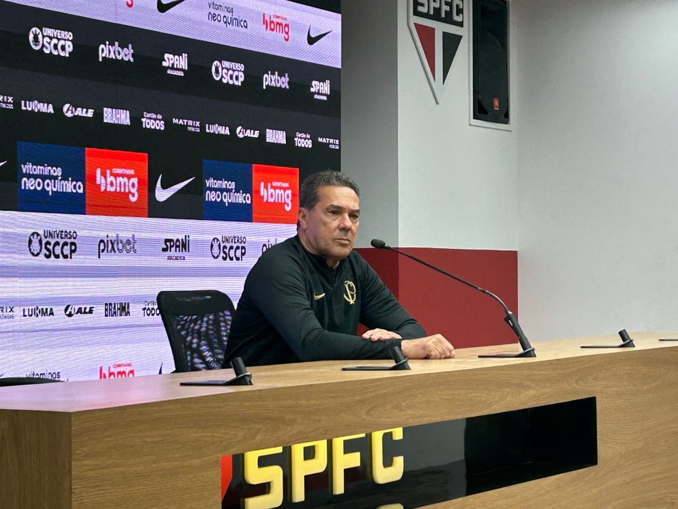 Luxemburgo admitiu que o Corinthians não esteve à altura do São Paulo na semifinal — Foto: Marcelo Braga