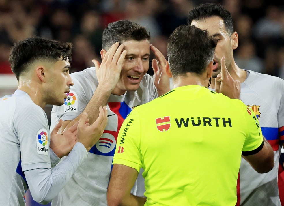 Barcelona adota cautela com Lewandowski, diz jornal espanhol