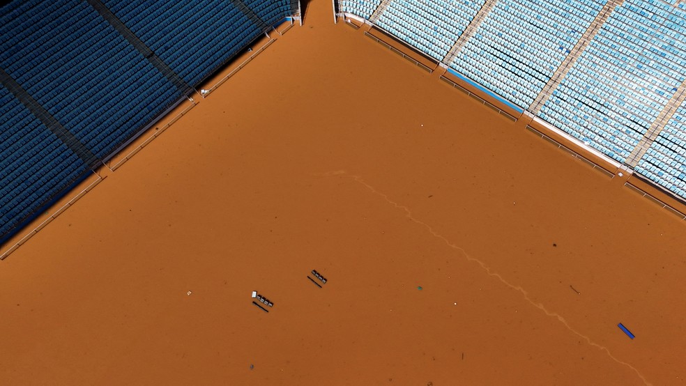 Arena do Grêmio completamente alagada pelas chuvas em Porto Alegre — Foto: Reuters