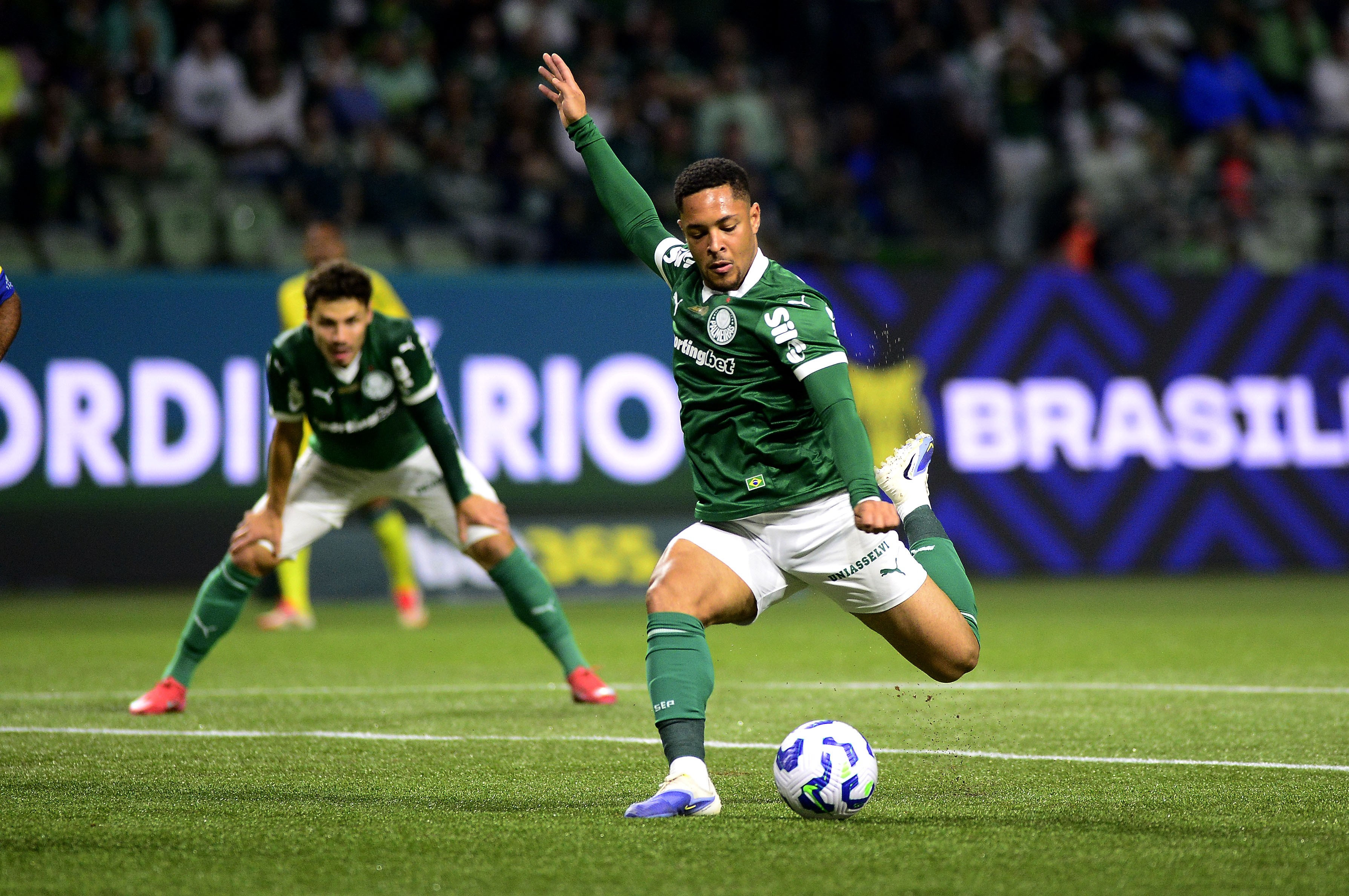 Abel resume fase de Vitor Roque no Palmeiras: 