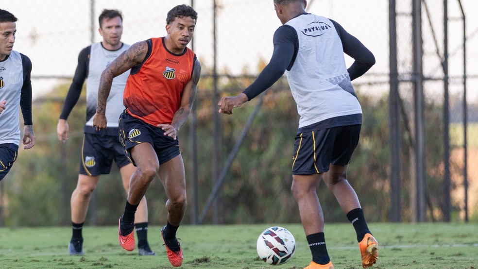 Vinícius Paiva em treino — Novorizontino fora de casa