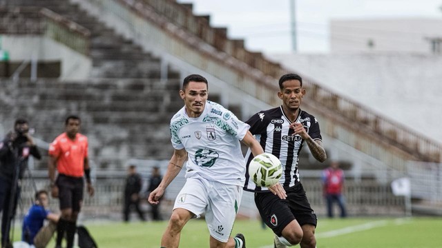 Luis Henrique de pênalti, fez o gol de empate do Dino