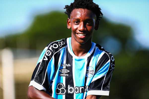 Chelsea se prepara para fazer oferta por promessa do Grêmio após contratar Estêvão.