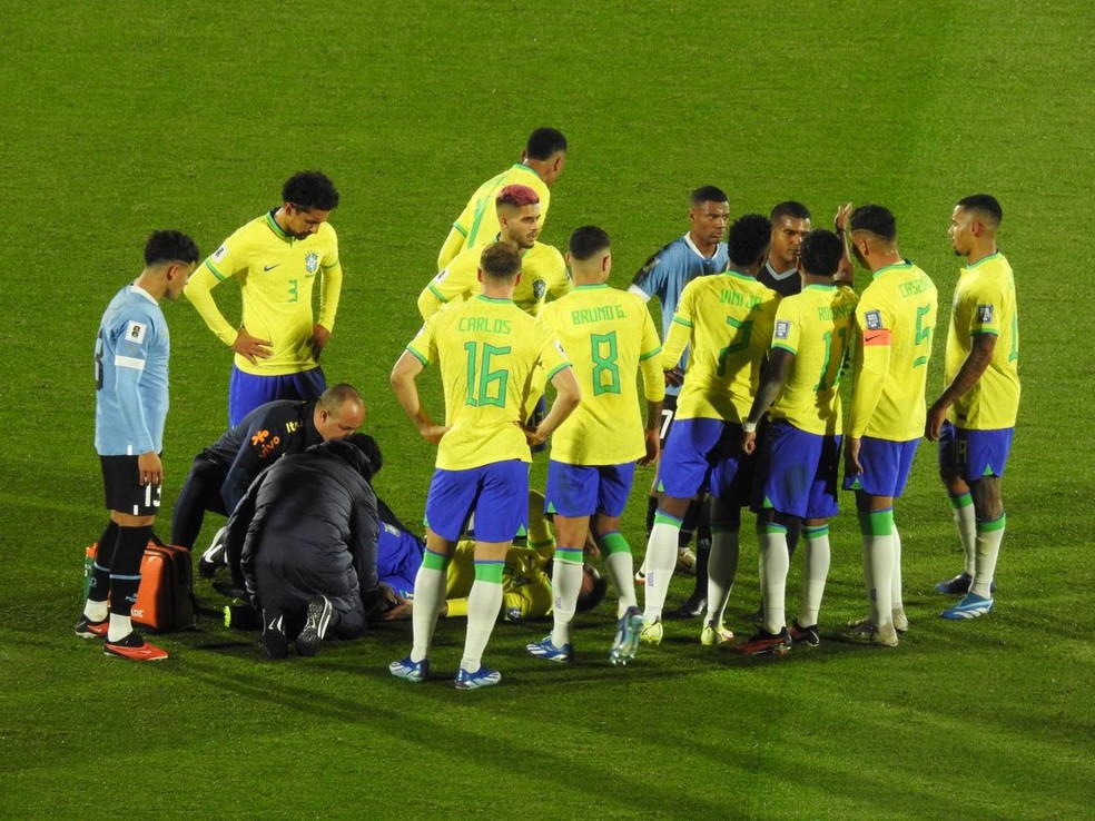 TNT Sports Brasil - A PIOR NOITE DA SELEÇÃO BRASILEIRA EM MUITO TEMPO!  LESÃO SÉRIA DE NEYMAR E TOMOU ATÉ GRITO DE OLÉ NO URUGUAI! 😯😩😓 O que  aconteceu com a nossa