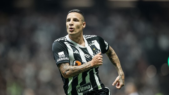 Cobrado, Guilherme Arana se declara ao Atlético-MG e recebe apoio de Hulk