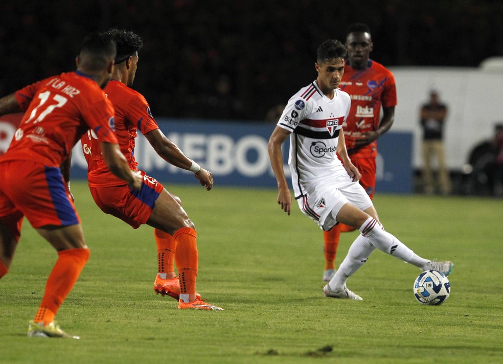 Rodriguinho fez o primeiro jogo como titular com Dorival Júnior — Foto: Rubens Chiri/saopaulofc.net