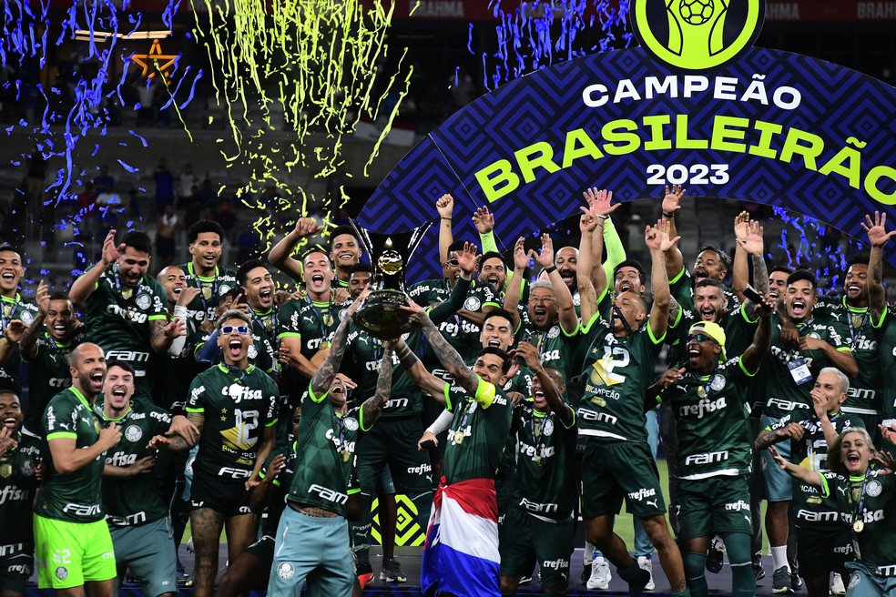 O título do Brasileirão fez o Palmeiras encurtar a distância para a liderança do Ranking Nacional de Clubes — Foto: Marcos Ribolli