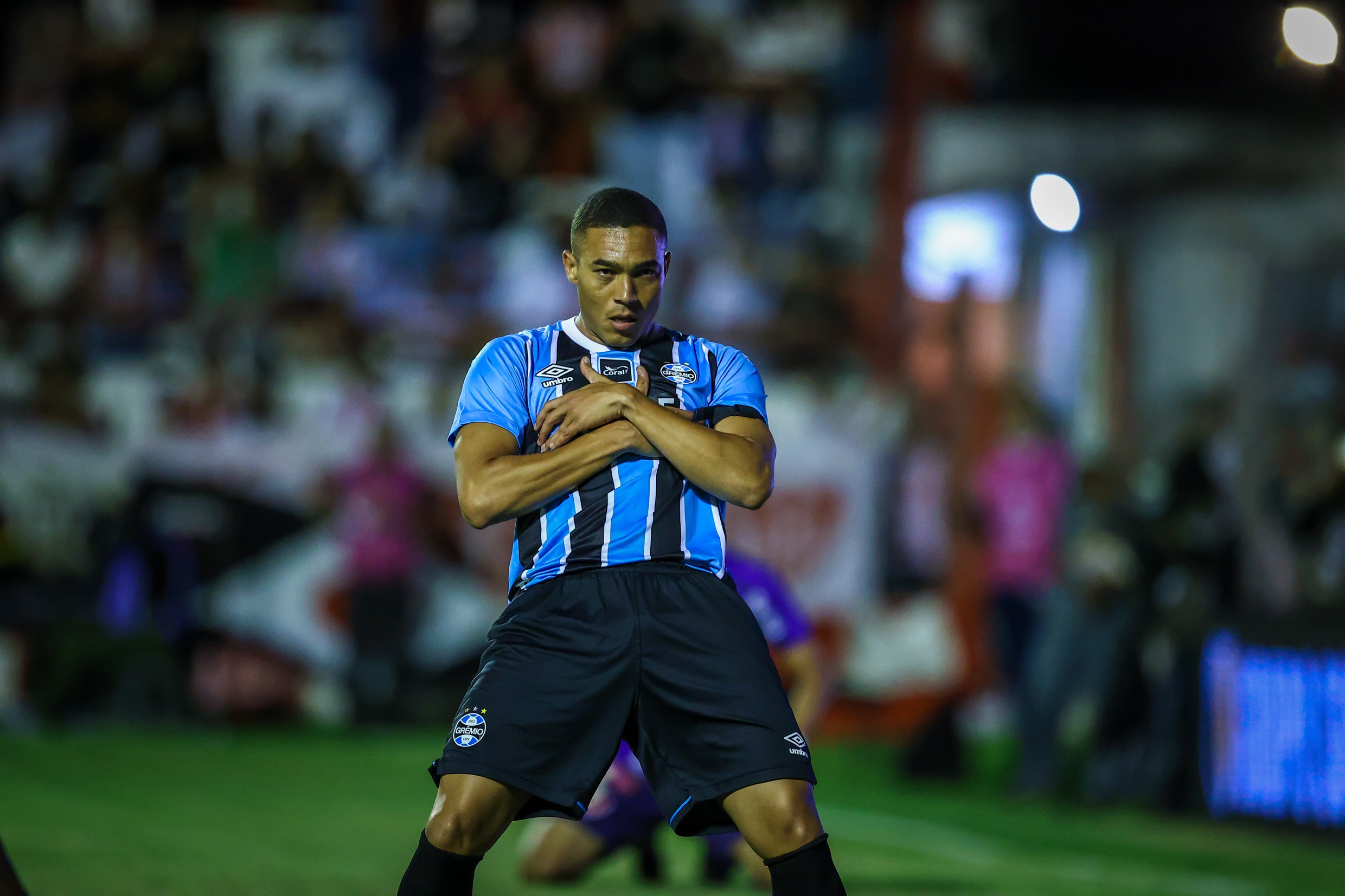 Destaque de Carlos Vinicius na Vitória do Grêmio sobre o Guarany: Suas Notas