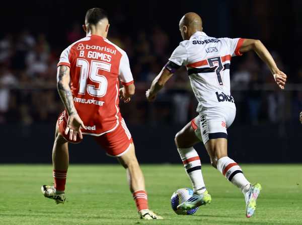 São Paulo desperdiça oportunidades e torcida cobra resultado contra o Inter(quarta-feira)