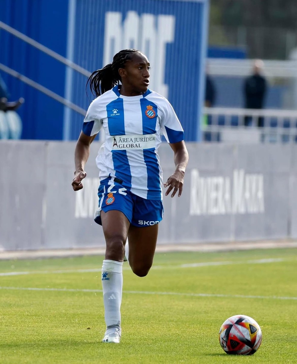 Daniela Caracas, defensora de 27 anos que defende a seleção da Colômbia e o Espanyol — Foto: Reprodução / Daniela Caracas